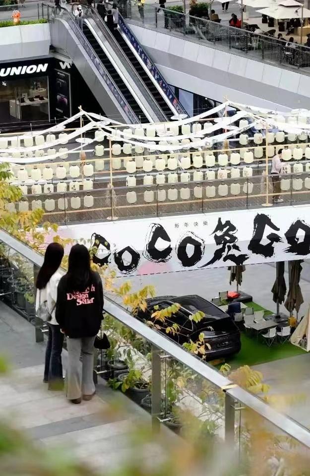 深圳一商场挂白灯笼迎春节被投诉，公然挑战中国人的底线