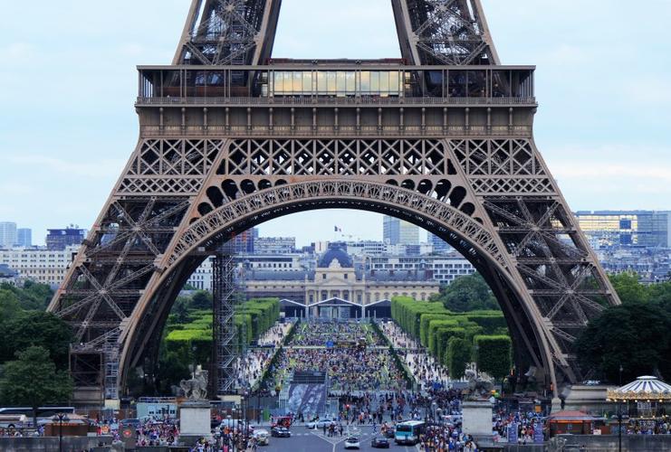 埃菲尔铁塔沉思：探索巴黎地标的文化意义